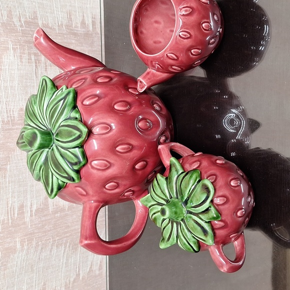 5 piece vintage strawberry design tea/coffee pitcher with sugar and creamer dish - Picture 4 of 15